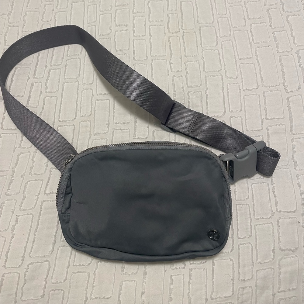 Lululemon Everywhere Belt Bag 1L